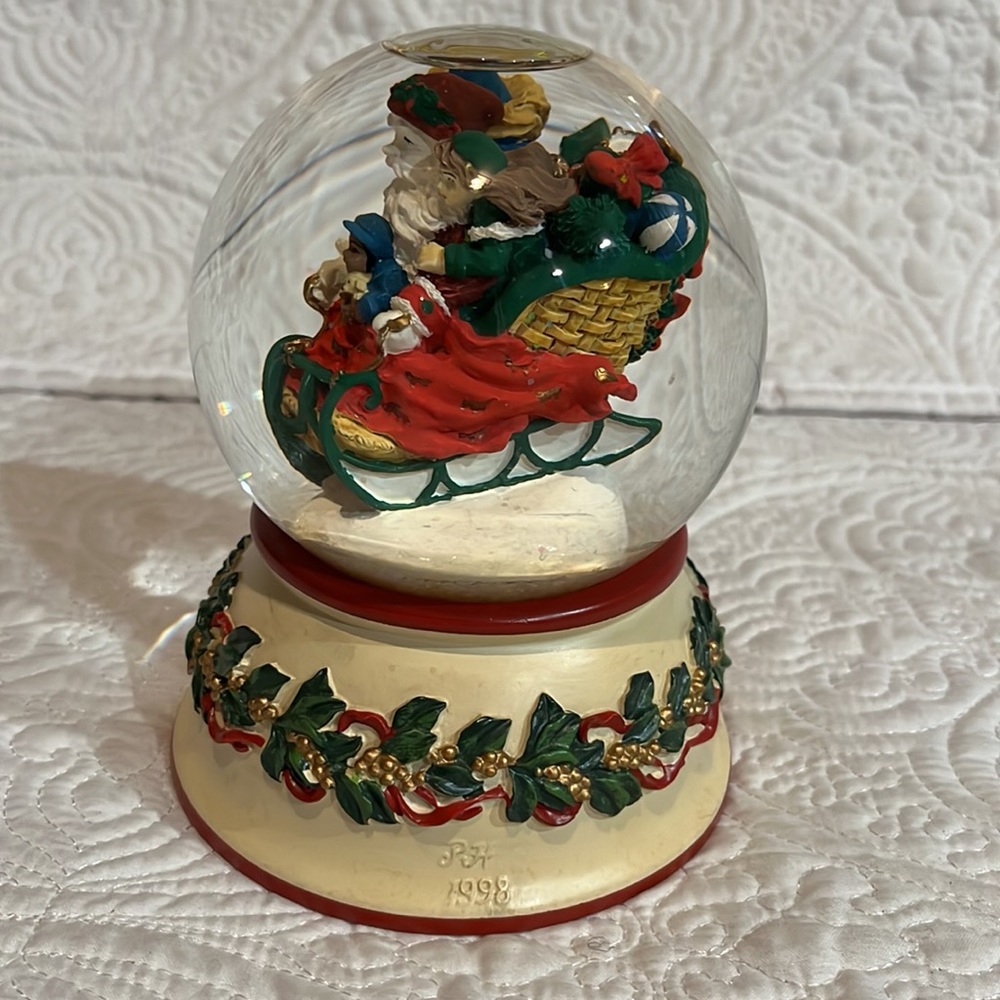 Princess House The Sleigh Ride snow globe, 1998‎